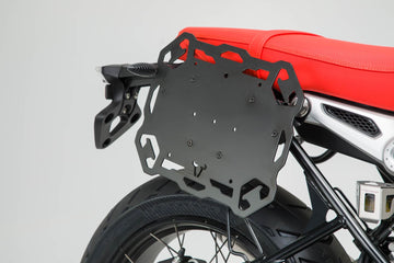 [SW-MOTECH] - Supporto laterale universale a destra per telai portaborse SLC – Figura 1