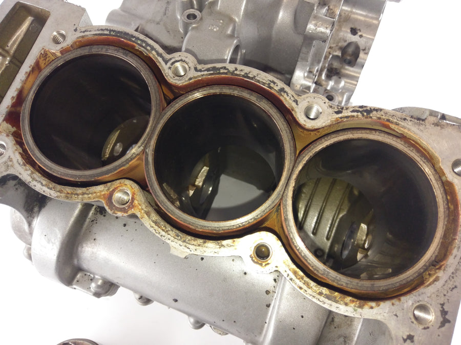 Triumph Sprint 955i RS T695 [2000] - Engine housing empty housing with piston