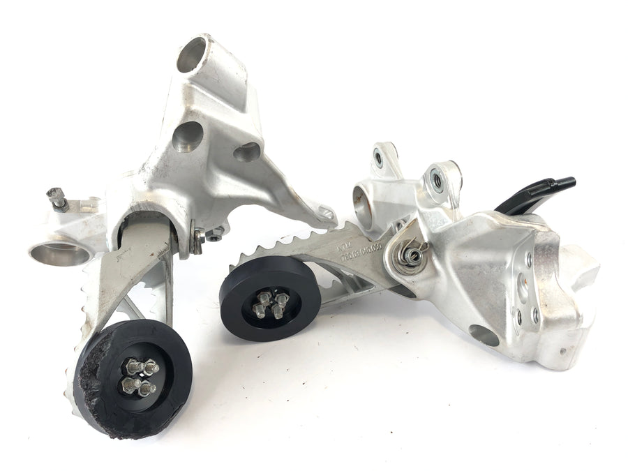 Husqvarna 701 Supermoto [2019] - Piena di guida a destra e a sinistra con supporto