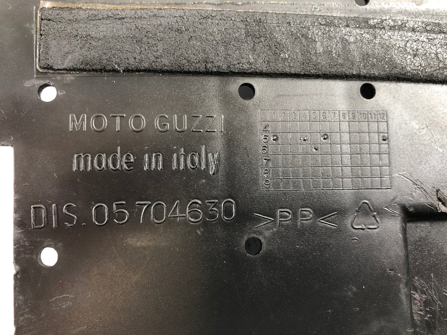 Moto Guzzi Norge 1200 LP [2006] - Abdeckung Batteriekasten