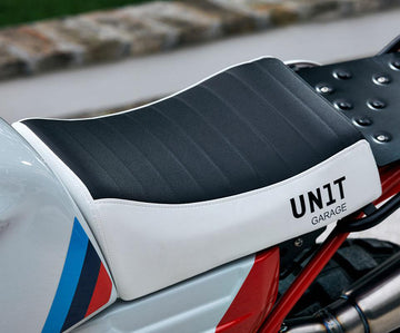 BMW R nineT 1200 Scrambler [2016-2023] - Vordere Sitzbank Kit aus Sky Weiß/Schwarz