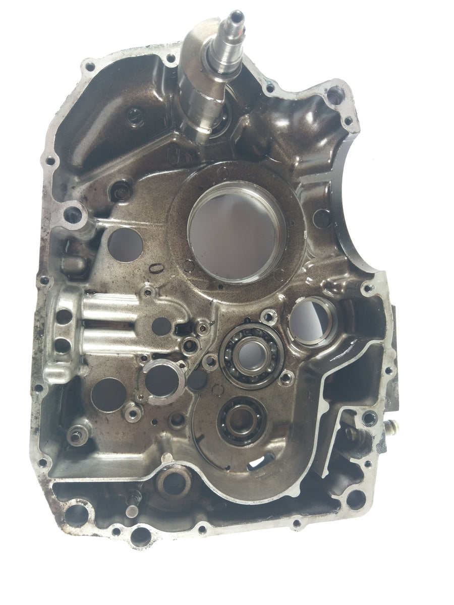Suzuki DR 650 SP42B - Motorgehäusehälfte rechts mit Sumpffilter und Ausgleichswelle